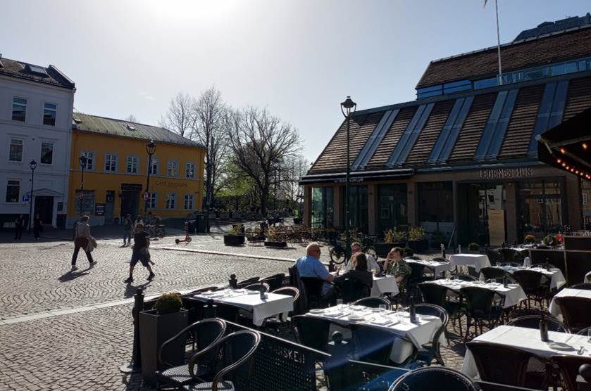 Et bilde som inneholder utendørs, himmel, konstruksjon, Avfallsbeholder
Automatisk generert beskrivelse